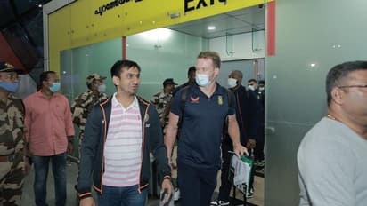 ദക്ഷിണാഫ്രിക്കന് ടീം തിരുവനന്തപുത്ത്: ഇന്ന് പരിശീലനം നടത്തും; വെറൈറ്റി ഭക്ഷണമൊരുക്കി ഷെഫ് സംഘം