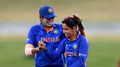 బౌలింగ్ కోచ్ పెట్టుకోవడానికి కూడా మనదగ్గర డబ్బుల్లేవా... - టీమిండియా కెప్టెన్ హర్మన్‌ప్రీత్ కౌర్...