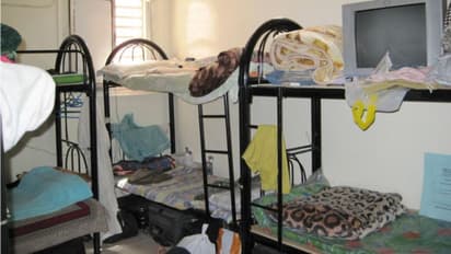 നിയമലംഘനങ്ങള്‍ കണ്ടെത്താന്‍ പ്രവാസികളുടെ താമസ സ്ഥലങ്ങളില്‍ പരിശോധന ശക്തമാക്കി അധികൃതര്‍