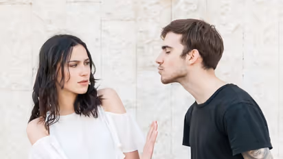 Angelina Jolie once refused to kiss Johnny Depp because of bad breath; here are tips to be kiss ready