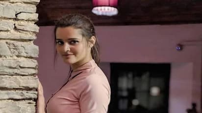 गजब की स्टाइलिश है ये महिला अफसर, हॉलीवुड एक्ट्रेस से कम नहीं है लुक्स, Photos