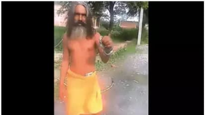 റീല്സ് ഉണ്ടാക്കാന് കൊടിയ വിഷമുള്ള പാമ്പിനെ കഴുത്തിലിട്ട് പോസ് ചെയ്തു; കടിയേറ്റയാള്ക്ക് ദാരുണാന്ത്യം