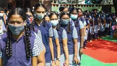 ஒரு வார விடுமுறைக்கு பிறகு புதுச்சேரியில் பள்ளிகள் திறக்கபட்டன.. காலாண்டு தேர்வு தொடங்கியது.  