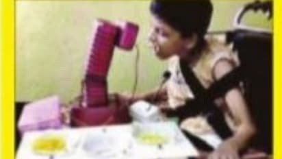 ನಿನ್ನಂಥಾ ಅಪ್ಪ ಇಲ್ಲ... ದಿವ್ಯಾಂಗ ಪುತ್ರಿಗೆ ತಿನ್ನಿಸಲು ರೋಬೋಟ್‌ ನಿರ್ಮಿಸಿದ ಕಾರ್ಮಿಕ