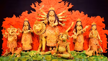 এভাবেই করুন দূর্গার আরাধনা, তাহলে দেবীর আশির্বাদে সুখ-সমৃদ্ধি-সাফল্য সবই আসবে 