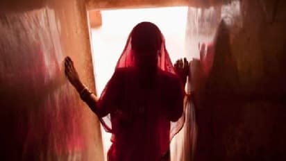 पति की नींद लगते ही ससुर के कमरे में चली जाती थी बहू, और एक दिन हुआ भयानक अंत