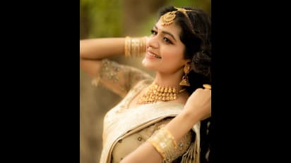 தாவணி பாவாடையுடன் தங்கமாய் ஜொலிக்கும் அதிதி சங்கர்...க்யூட் போட்டோஸ் 