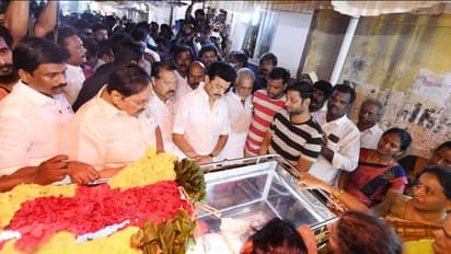 தூக்கில் தொங்கிய அமைச்சரின் அண்ணன்.. முதல் ஆளாக ஓடிப்போய் அஞ்சலி செலுத்திய ஸ்டாலின்.  கண்ணீரில் சேகர் பாபு. 