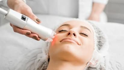 தொட்டு பாத்தா பன்னு மாதிரி கன்னம்! வீட்டிலே செய்யலாம் அழகை கூட்டும் புரூட் பேசியல் 