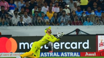 కీలక పోరుకు ముందు ఆసీస్కు భారీ షాక్.. వికెట్ కీపర్కు కరోనా.. బ్యాకప్ కూడా లేకపాయే..!