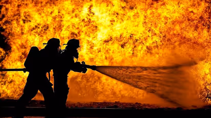 தனியார் தொழிற்சாலையில் பெரும் தீ விபத்து: 8 மணி நேரம் போராடிய வீரர்கள்