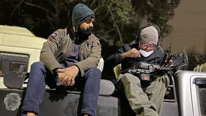 മഹേഷ് നാരായണന്റെ സംവിധാനത്തിലെ 'അറിയിപ്പ്', ബിഹൈൻഡ് ദ് സീൻ ഫോട്ടോയും വീഡിയോയുമായി കുഞ്ചാക്കോ ബോബൻ