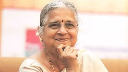 മികച്ച തീരുമാനമെന്ന് ഒരു വിഭാഗം, അപകടകരമെന്ന് മറുവാദം; പാഠപുസ്തക സമിതിയിൽ സുധ മൂർത്തി, തമ്മിലടിച്ച് നെറ്റിസൺസ്