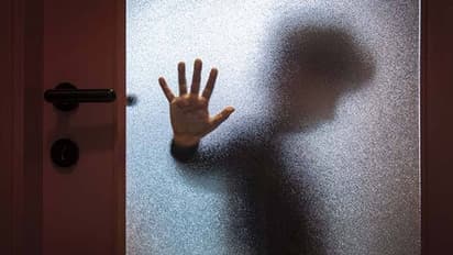 മോക് ഡ്രില്ലിന് ശേഷം മടങ്ങിയ വിദ്യാർത്ഥിക്ക് ആംബുലൻസിൽ  പീഡനം, പ്രതി പഞ്ചായത്ത്‌ അംഗം ഒളിവിൽ 