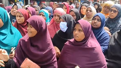 பிஎப்ஐ அமைப்புக்கு தடை.. கோவையில் குவிந்த இஸ்லாமிய பெண்கள் போராட்டத்தால் பரபரப்பு.. எச்சரித்த போலீஸ்.!