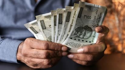 4 फीसदी DA बढ़ने के बाद कितनी बढ़ेगी केंद्रीय कर्मचारियों की सैलरी, ऐसे समझें इसका गणित