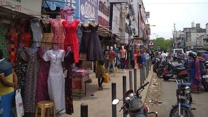 மாநகராட்சி அதிகாரிகள் மீது கடை உரிமையாளர் தாக்குதல் - தூத்துக்குடியில் பரபரப்பு