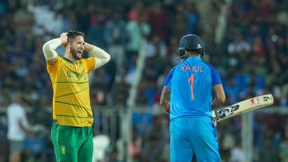 പവര്‍പ്ലേയില്‍ കെ എല്‍ രാഹുലിന്‍റെ മുട്ടിക്കളി; ഇന്ത്യക്ക് നാണക്കേടിന്‍റെ റെക്കോര്‍ഡ് 