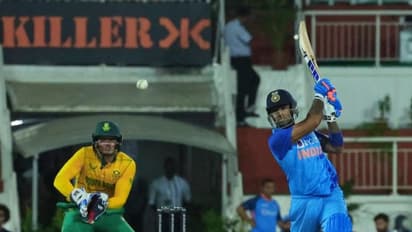 സ്വിംഗ് പിച്ചില് കിംഗായി ഇന്ത്യ, ഒടുവില് 'സൂര്യ ഫെസ്റ്റിവല്'; കാര്യവട്ടത്ത് 8 വിക്കറ്റ് വിജയം