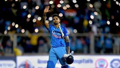 വമ്പന്മാർക്ക് കാലിടറിയപ്പോഴും പ്രതീക്ഷ കാത്ത പോരാളി; രക്ഷയായി സ്കൈയുടെ ഇന്നിങ്സ്