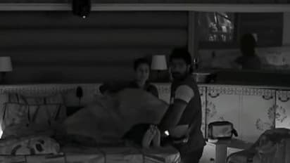 అర్థరాత్రి ఒకే బెడ్లో రాజ్, ఇనయ.. రేవంత్తో ఆ పని చేయించుకున్న లేడీ కంటెస్టెంట్.. హౌజ్లో రొమాంటిక్ యాంగిల్