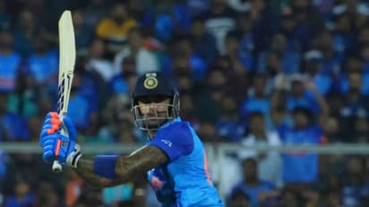 കാര്യവട്ടത്ത് സൂര്യോദയം; അടിപൂരവുമായി സൂര്യകുമാര്‍ യാദവിന് ഇരട്ട റെക്കോര്‍ഡ് 