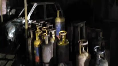 சினிமாவை மிஞ்சிய பயங்கரம்! குடோனில் வெடித்து சிதறிய சிலிண்டர்கள்!தூக்கி வீசப்பட்ட பொதுமக்கள்!12 பேர் படுகாயம்