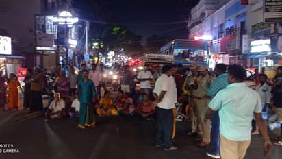 புதுவையில் தொடர் மின்வெட்டு வீதிக்கு வந்த பொதுமக்கள்: போக்குவரத்து பாதிப்பு