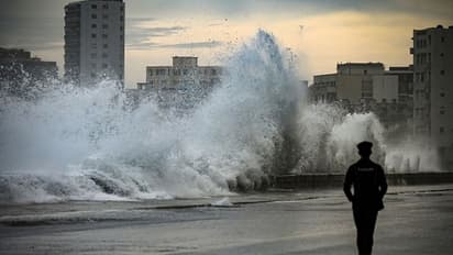 ക്യൂബ കടന്ന് ഫ്ലോറിഡയില്‍ നാശം വിതച്ച് ഇയന്‍ ചുഴലിക്കാറ്റ്; ബോട്ട് മറിഞ്ഞ് 20 കുടിയേറ്റക്കാരെ കാണാനില്ല 