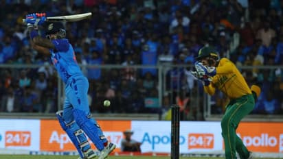 ഇതുകൊണ്ടൊന്നും സൂര്യകുമാര്‍ യാദവ് ഹാപ്പിയല്ല, ഇനിയും മെച്ചപ്പെടാനേറെ; താരം മത്സരശേഷം ചെയ്‌തത് 