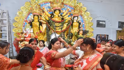 ১৭৫৭ সালের কাঠামোতেই এখনও গড়ে ওঠে শোভাবাজার রাজবাড়ির বড় তরফের দুর্গা প্রতিমা, জেনে নিন সেই পুজোর ইতিহাস