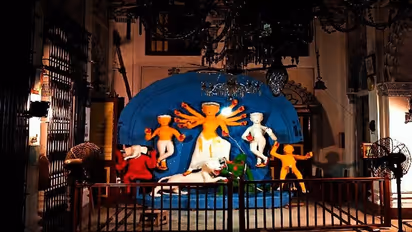 বাঈজি নাচ থেকে বলড্যান্স, নবাব সিরাজের অর্থ পেয়ে শোভাবাজার রাজবাড়ির দুর্গাপুজোয় এসেছিল ইংরেজরেজদের বৈভবের ছাপ