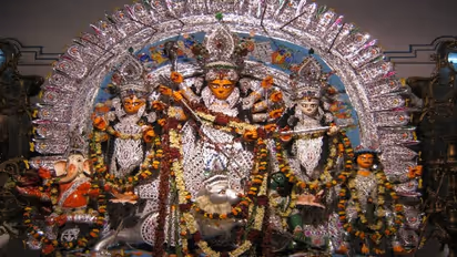 দত্তক পুত্র আর নিজের পুত্রের মধ্যে ভাগ হল  শোভাবাজার রাজবাড়ির সম্পত্তি, কীভাবে শুরু হল ছোট তরফের দুর্গাপুজো?