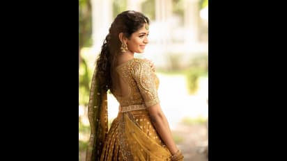 தேவதை வம்சம் நீயோ... தங்க நிற தாவணியில் பேரழகியாய் மின்னிய அதிதி ஷங்கர்! கவர்ந்திழுக்கும் லேட்டஸ்ட் போட்டோஸ்!