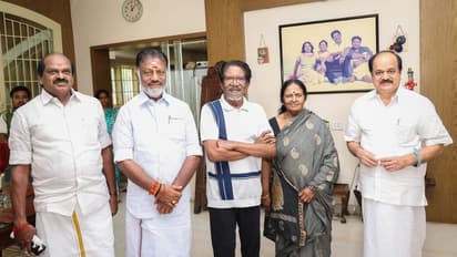 இயக்குனர் பாரதிராஜாவை வீட்டிற்கு சென்று நலம் விசாரித்த அதிமுக ஒருங்கிணைப்பாளர் ஓ.பன்னீர்செல்வம்!