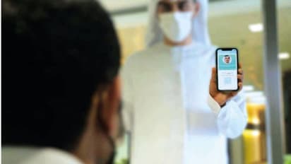 മാസ്‍ക് വേണ്ടെങ്കിലും ചിലയിടങ്ങളില്‍ ഗ്രീന്‍ പാസ് വേണം; അബുദാബിയിലെ പുതിയ കൊവിഡ് നിബന്ധനകള്‍ ഇങ്ങനെ