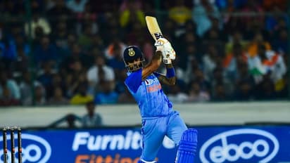 T20 World Cup ಕುಸಿದ ಟೀಂ ಇಂಡಿಯಾ ಬೆಳಕಾದ 'ಸೂರ್ಯ'ಕುಮಾರ್ ಯಾದವ್..!