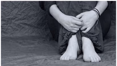  പതിനാറുകാരിയെ കൂട്ടബലാത്സം​ഗം ചെയ്തു, എട്ട് പേർ അറസ്റ്റിൽ;  കൊണ്ടുപോയത് പ്രായപൂർത്തിയാകാത്തയാളെന്ന് പെൺകുട്ടി