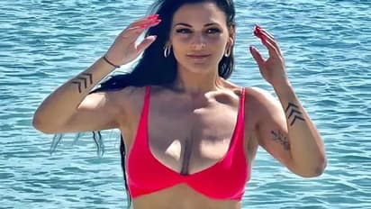 ये महिला लोगों को गले लगाकर कमा रही है लाखों रुपए, बोली सेक्स वर्कर नहीं लेकिन....