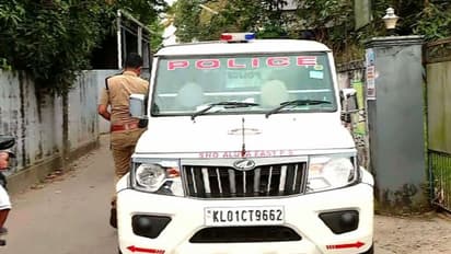 വളവുകളില് മറഞ്ഞുനിന്നുള്ള വാഹന പരിശോധന; പൊലീസിനും ഗതാഗത വകുപ്പിനും വിമര്ശനം