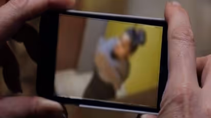 லேடீஸ் ஹாஸ்டலில் குளிக்கும் பெண்கள் டார்கெட் ! ஆபாச வீடியோ எடுத்த நபரை வெளுத்த மாணவிகள் !