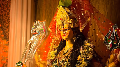 নবরাত্রির সপ্তম দিন রাশির অনুসারে পালন করুন এই সকল টোটকা, জেনে নিন কোন সমস্যা থেকে মিলবে মুক্তি