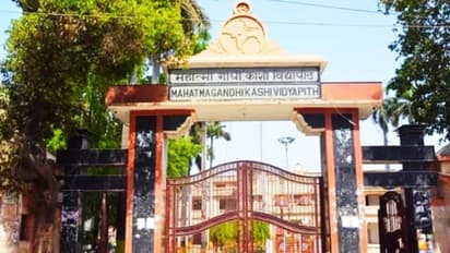 நவராத்திரி குறித்து முகநூலில் சர்ச்சை பதிவு... கல்லூரி விரிவுரையாளர் டிஸ்மிஸ்!!