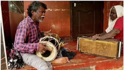 തെരുവ് ഗായകൻ ബാബു ഭായിയുടെ ജീവിതം വഴിമുട്ടിച്ച് പൊലീസ്; തെരുവുകളില്‍ പാടാന്‍ അനുവദിക്കുന്നില്ലെന്ന് പരാതി