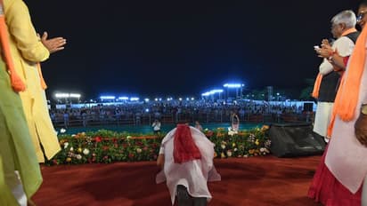 रैली में देरी से पहुंचने पर PM मोदी ने बिना माइक के तीन बार नतमस्तक होकर माफी मांगी, फिर किया एक प्रॉमिस