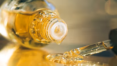  Skincare Alert: 7 outstanding benefits of including Jojoba oil in your skincare routine