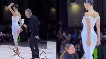 നഗ്നയായി വേദിയിലേയ്ക്ക് ബെല്ല ഹഡീഡ്, സ്പ്രേ ചെയ്ത് വസ്ത്രം; വീഡിയോ വൈറല്‍