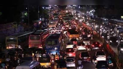 புல் போதையில் அழகிரி பேரனை ரோட்டில் போட்டு சாத்திய ஐஏஎஸ் அதிகாரி.. ரோட்டில் நடந்த அசிங்கம். . வீடியோ உள்ளே