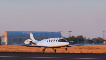 ఎలక్ట్రిక్ బైక్లు, స్కూటర్లు, కార్లు చూశారు.. కానీ గాల్లో ఎగిరే ఎలక్ట్రిక్ ప్లేన్ చూసారా.. ?