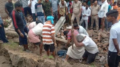 चंदौली हादसा: नींव की ईंट निकालते समय गिरी दीवार, 4 मजदूरों की हुई मौत